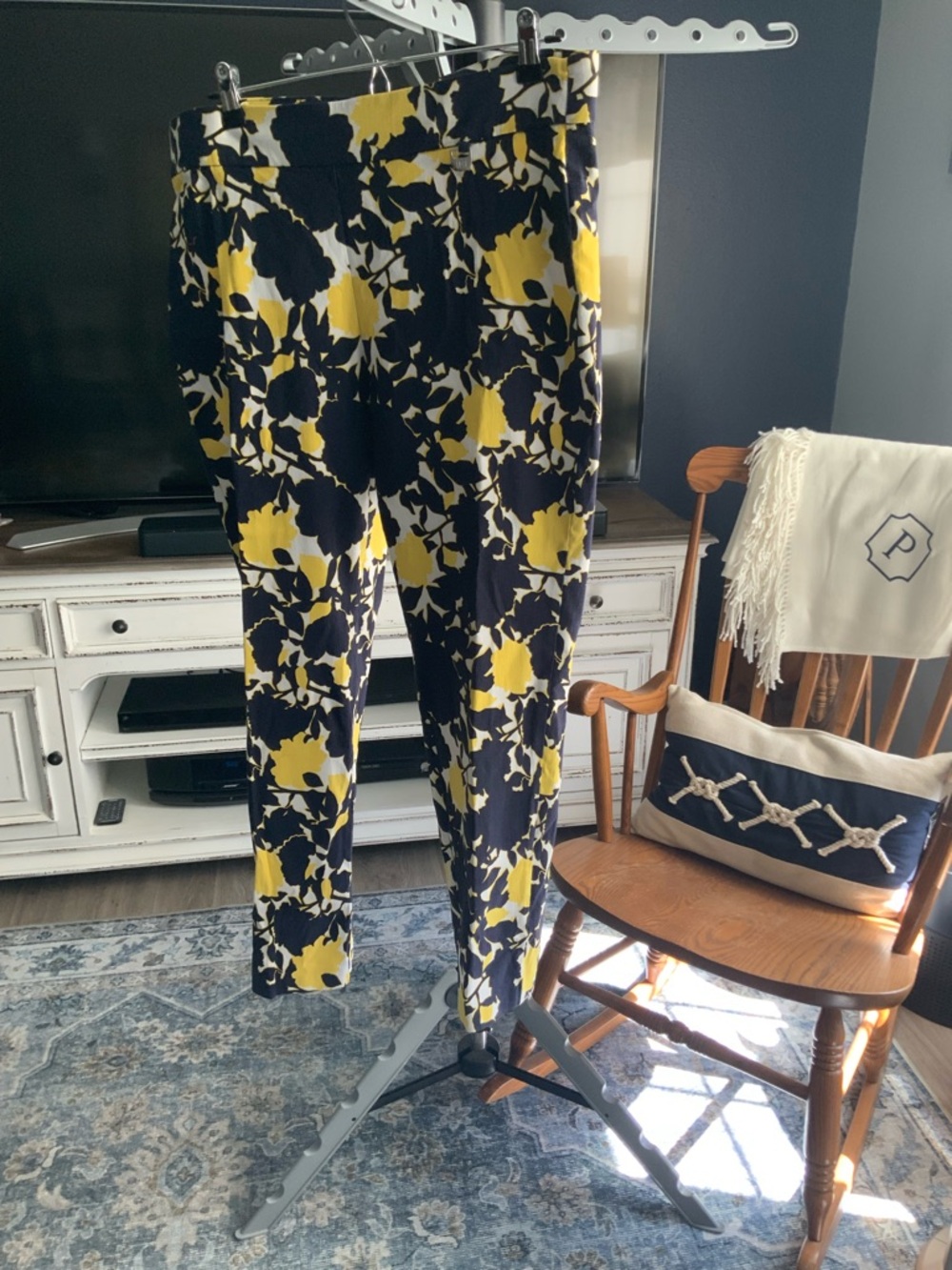 Floral Print Slim Ankle Pants in Yellow & Navy